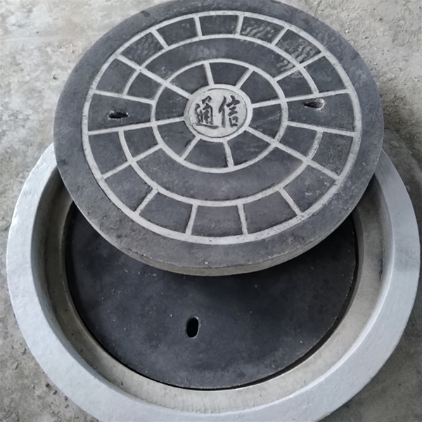 水泥井盖